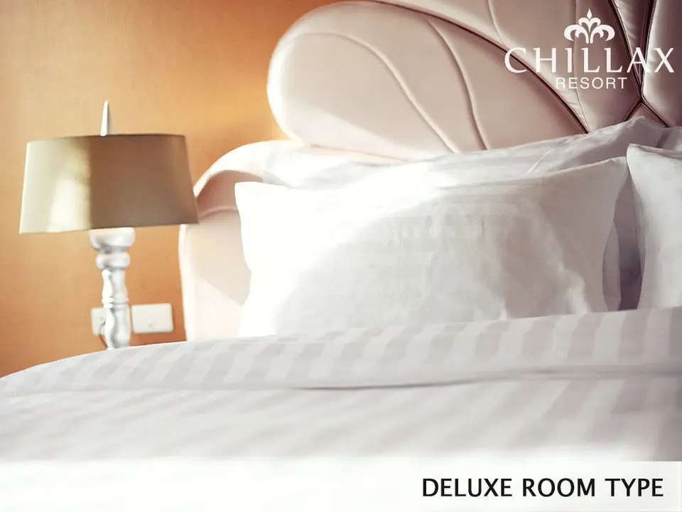 Deluxe romantic room with private whirlpool bathtub — view 5