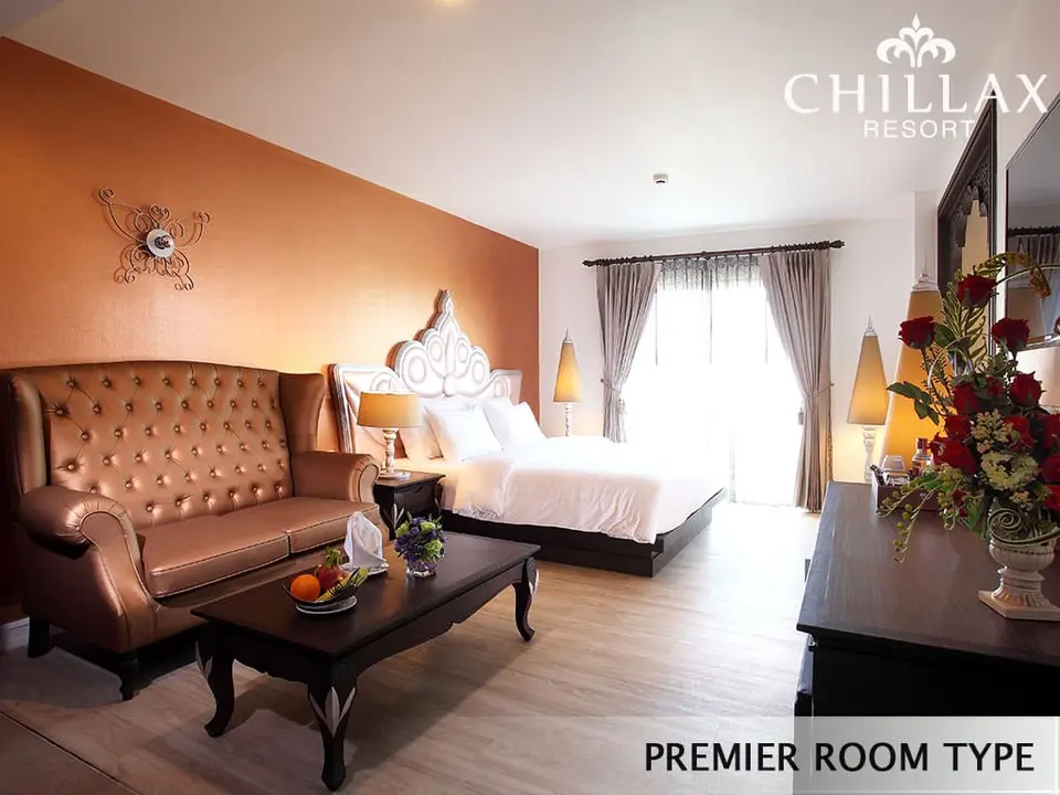 Premier hotel room with private whirlpool bathtub — view 3