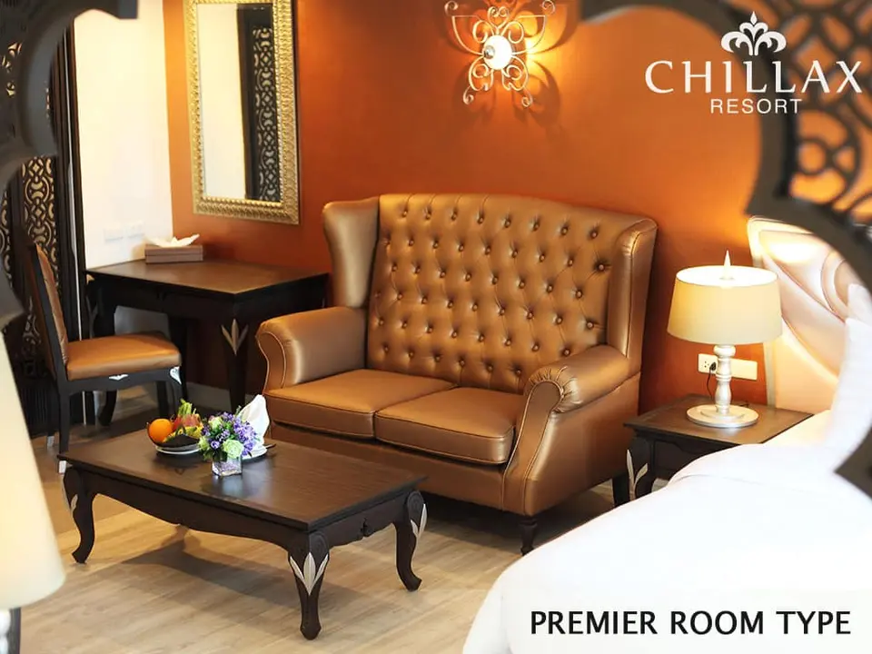 Premier hotel room with private whirlpool bathtub — view 6