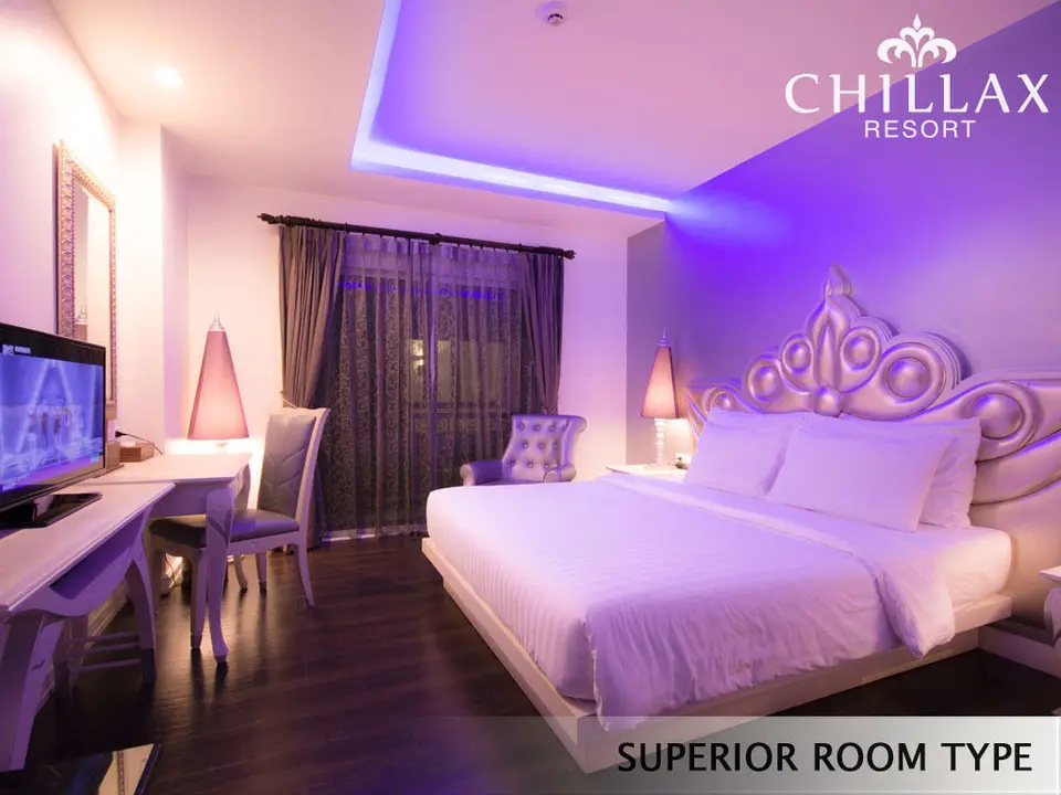 Superior hotel room with whirlpool bathtub — view 7