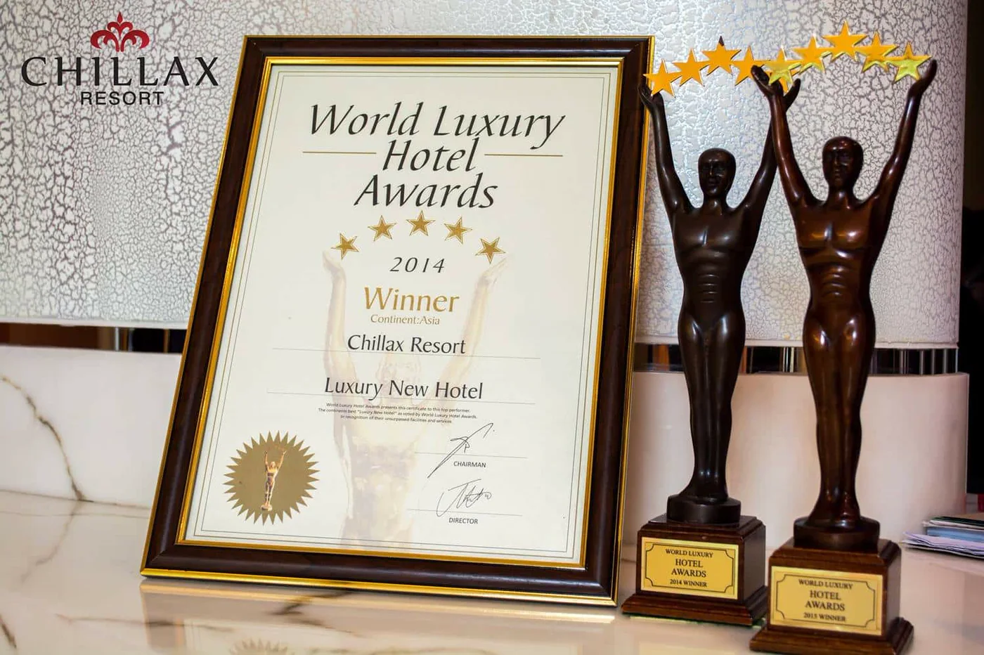 World Luxury Hotel Award 2014 certificate and trophies presented to Chillax Resort