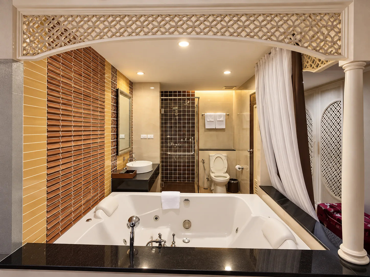 The Deluxe Room features a whirlpool bathtub substantially larger than the Superior Room bathtub. Designed for two adults, it allows two people to relax together comfortably.