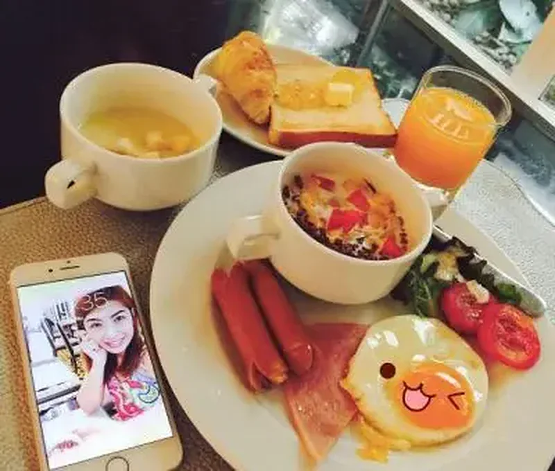 Guest breakfast at Pranakhon Restaurant, Chillax Resort
