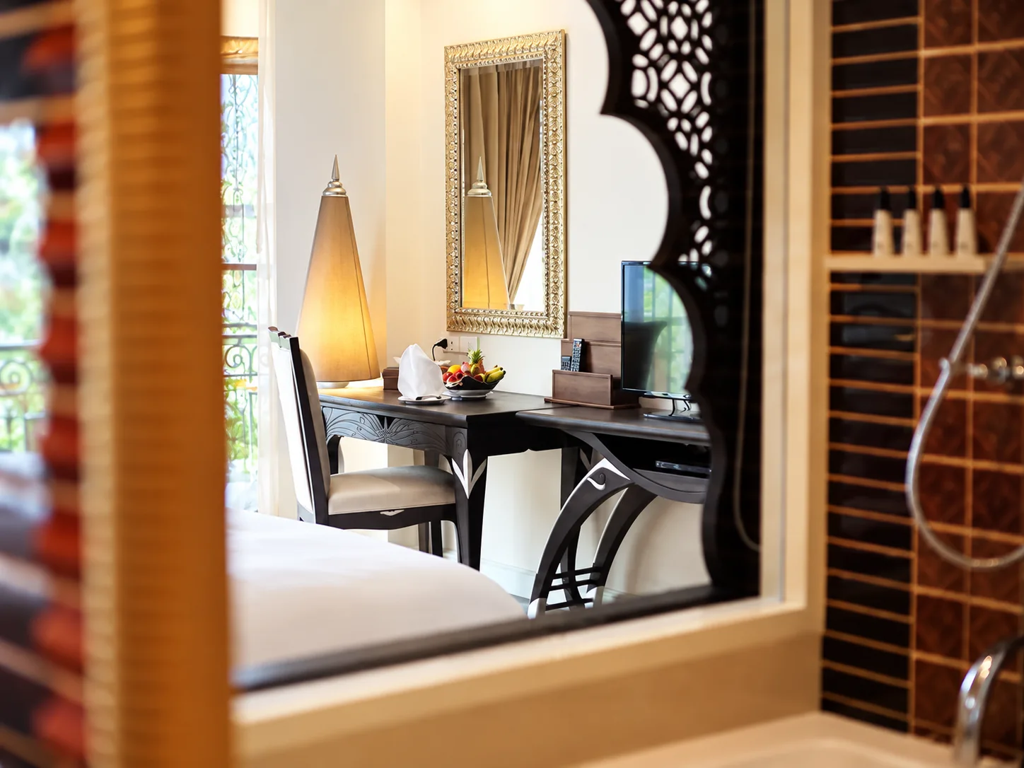 Superior hotel room with whirlpool bathtub — view 4
