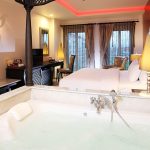 Luxury Boutique hotel with Whirlpool bath