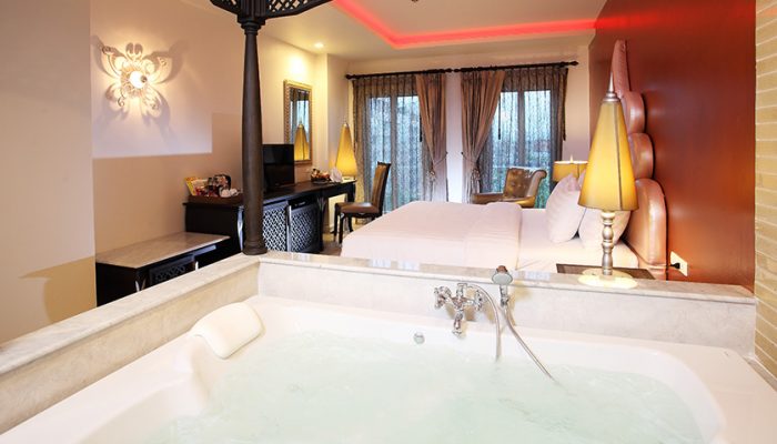 Luxury Boutique hotel with Whirlpool bath